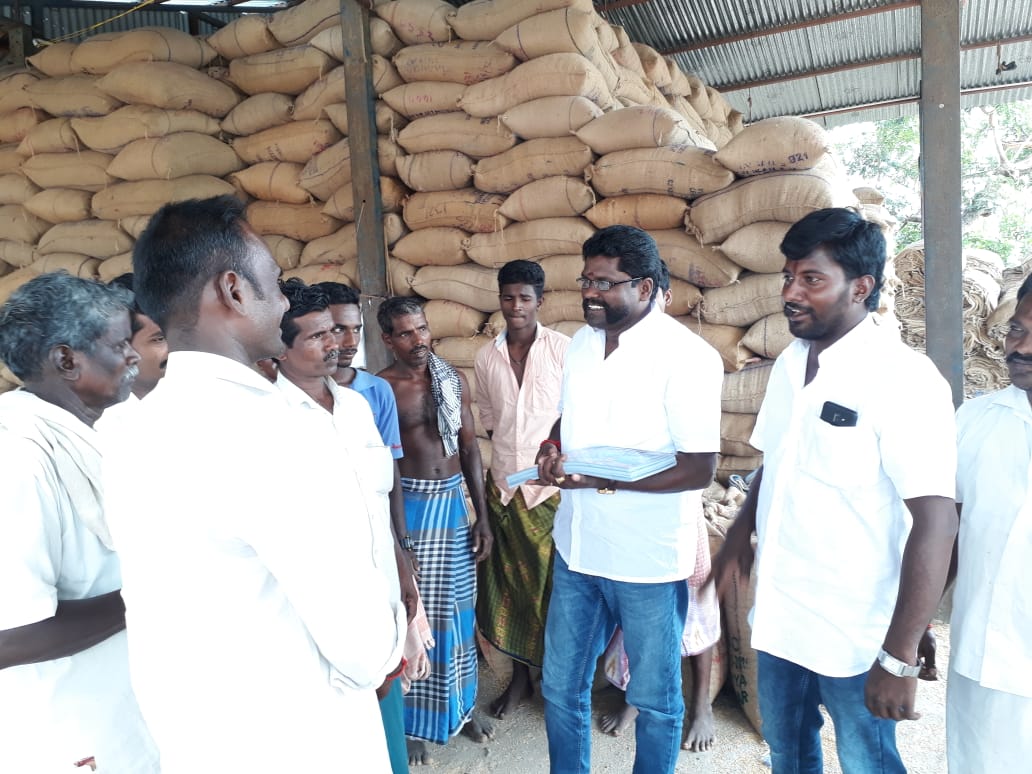ItYpmi's tweet photo. தமிழ்நாடு முதலமைச்சர் மாண்புமிகு #எடப்பாடி கே பழனிச்சா��ி# அவர்களை இல்லத்தில்   அழகுமுத்துக்கோன் பேரவை நிறுவனத் தலைவர் கேபி #வேல்ராஜ் யாதவ்# தலைமையில் பல்வேறு அமைப்புகளின் தலைவர்கள்  சமுதாய கோரிக்கைகளுடன் சந்தித்து பேசுகிறார் #சண்டியர்பாலாயாதவ்# https://t.co/cx9ZBR3HeX
