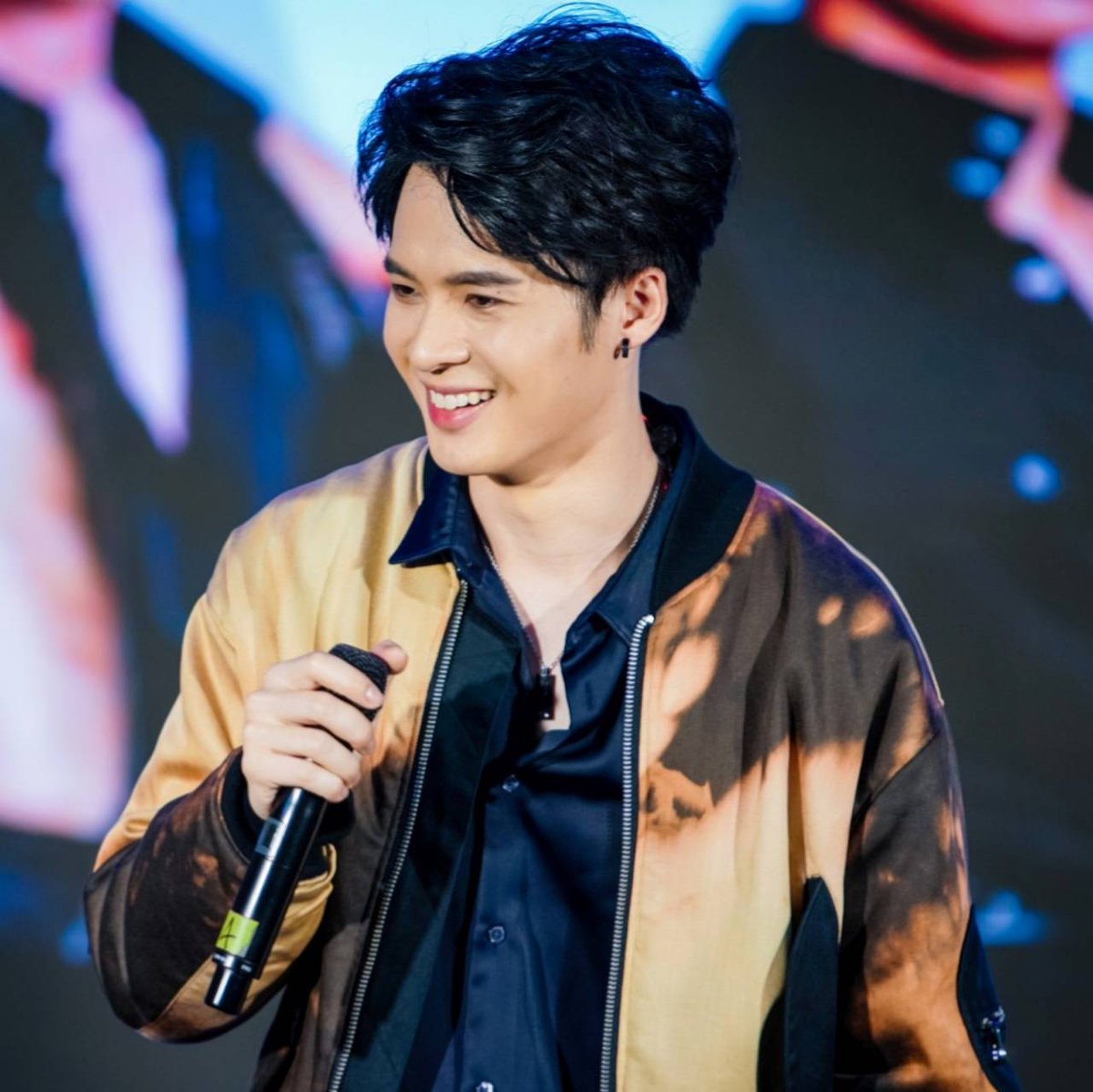 billy__official's tweet photo. ลีดเดอร์หล่อ 🤩
•
บิลลี่ื ซีเบิร์สเตอร์ ร่วมงานฉลอง10ปี สุนีย์ทาวเวอร์ @SuneeTower เมื่อวันเสาร์ที่ผ่านมา(22กพ.63)
•
#Dangerboyband
#วงใหม่อันตรายมาก
#สุนีย์ทาวเวอร์ #อุบลราชธานี
#iMAInter
#ZBURSTER
#บิิลลี่ภัทรชนน
#BillyZburster #Billy_patchanon
Cr. @imainterofficial https://t.co/uQozcAoOXj