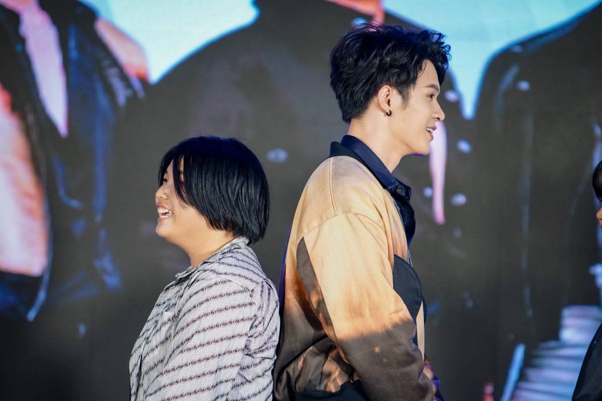 billy__official's tweet photo. ลีดเดอร์หล่อ 🤩
•
บิลลี่ื ซีเบิร์สเตอร์ ร่วมงานฉลอง10ปี สุนีย์ทาวเวอร์ @SuneeTower เมื่อวันเสาร์ที่ผ่านมา(22กพ.63)
•
#Dangerboyband
#วงใหม่อันตรายมาก
#สุนีย์ทาวเวอร์ #อุบลราชธานี
#iMAInter
#ZBURSTER
#บิิลลี่ภัทรชนน
#BillyZburster #Billy_patchanon
Cr. @imainterofficial https://t.co/uQozcAoOXj