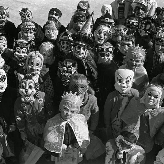 Slipknot 1983 👹💀🎃👺🤡😈🤖👽👻 <a href="/slipknot/">Slipknot</a> .
.
.
#imjustfuckingwithyou #ithink #halloween #trickortreat #vintagehalloween #slipknot #metalasfuck #voicesinmyhead ift.tt/37P3QDb