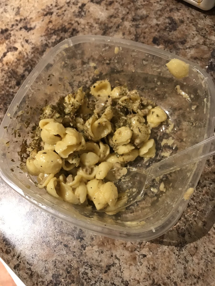 ajm4_'s tweet photo. Accidentally dropped my grinder on my Mac n cheese FUCK https://t.co/QK1pewkved