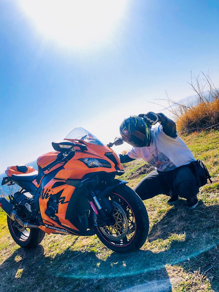 オレンジ今日も食べてみたけどまだすっぱくて泣いた