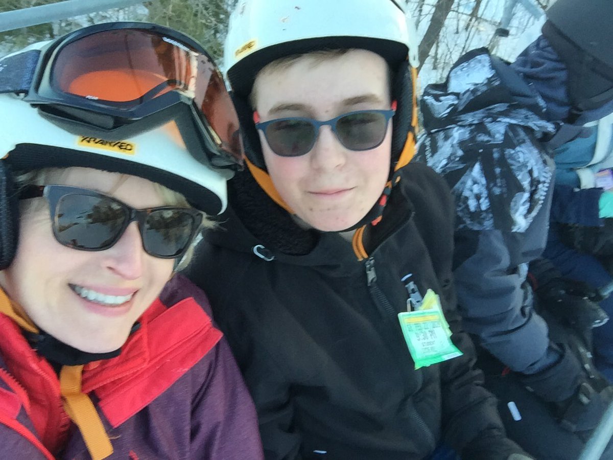 sworona's tweet photo. Night Ski Date!! 
#lakeridgeskiresort https://t.co/v15RcciDa2