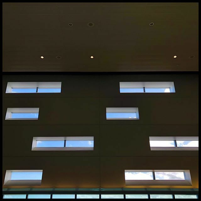 davidtruog's tweet photo. Airport windowed wall https://t.co/ttQVWCf5iw