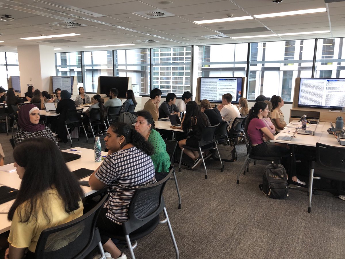LucasReflection's tweet photo. Introducing #AcaWriter #reflective writing tool to first year Master of Pharm students #UTS https://t.co/UBpdrUgT4v