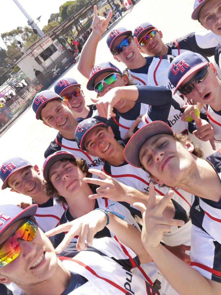 WBSCsoftball's tweet image. Czech Republic 🇨🇿 winning selfie after a huge win 🤳 #U18SoftballMWC