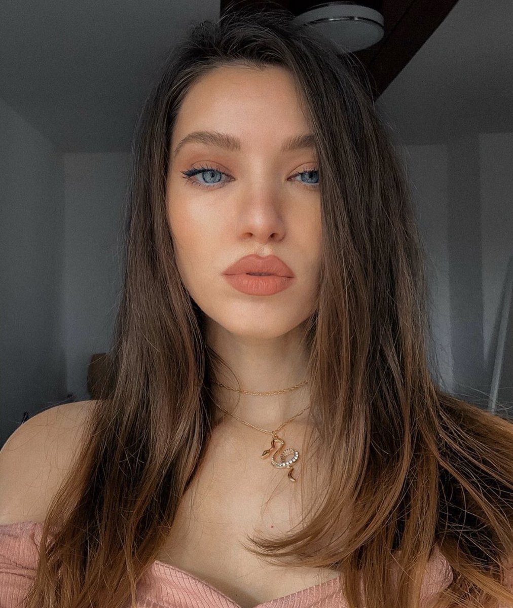 karly70578990's tweet photo. #straighthair
#dyedtips https://t.co/okQBktEzoF