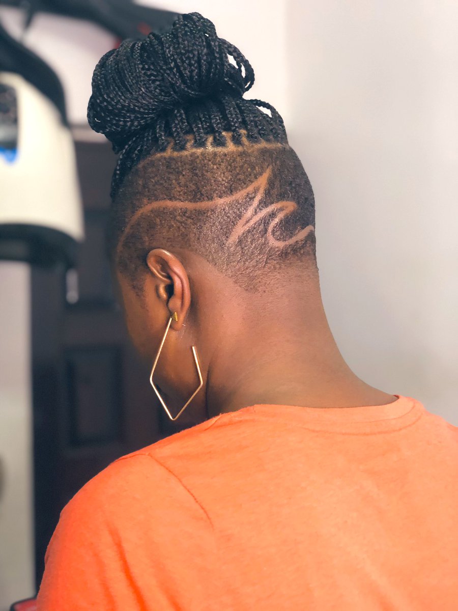 LamahSignature's tweet photo. •⚡️⚡️ ⚡️
. Top knot braids
. UnderCutArt
______________________________
_ simply intricated _ 💯
_________________________
#lamahsignature
#lscut
#sleekwrist
#lsextension
#lsstudio
#shorthairstyle #shorthairstylist #shorthairlagos #shorthairdontcare💇 #shorthairnaija https://t.co/Jxi5m510X9