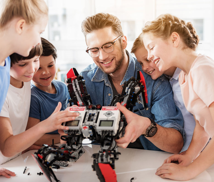 cramboEU's tweet photo. ¡No te olvides de la cita de mañana! 25/02 - 16h  #webinar sobre programación con los más pequeños Digibot. Bee-bot es un robot sencillo con contenido educativo que facilita su incorporación como herramienta educativa. Regístrate! https://t.co/6cwaC5WtFl #cramboconnect #somostech https://t.co/htS3hp9lRe