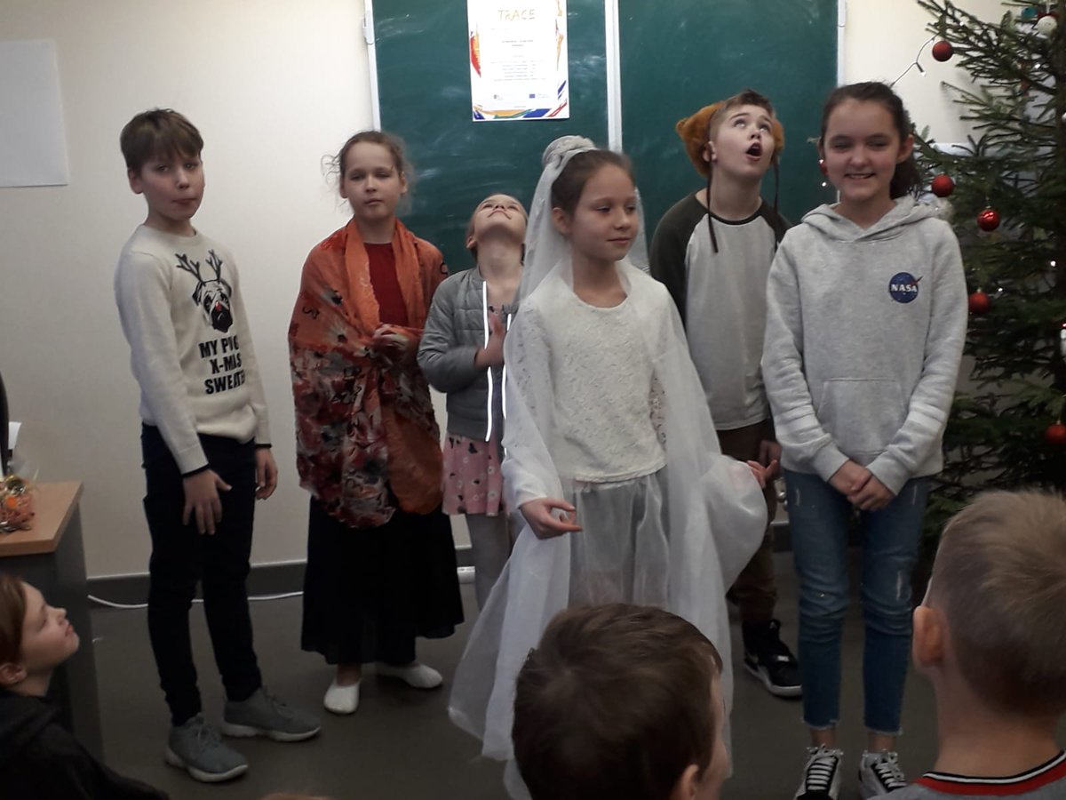 ProjectTrace's tweet image. Moving on to Latvia🇱🇻 Pupils at Riga Hanza school made theatrical show dolls🎎 and their own mittens🥊 by using Latvian ethnographic symbols, sketched ancient sailing ships⚓️ all inspired by the 5 stories from Latvia, Greece and Spain. Such creative teachers and children😊#TRACE