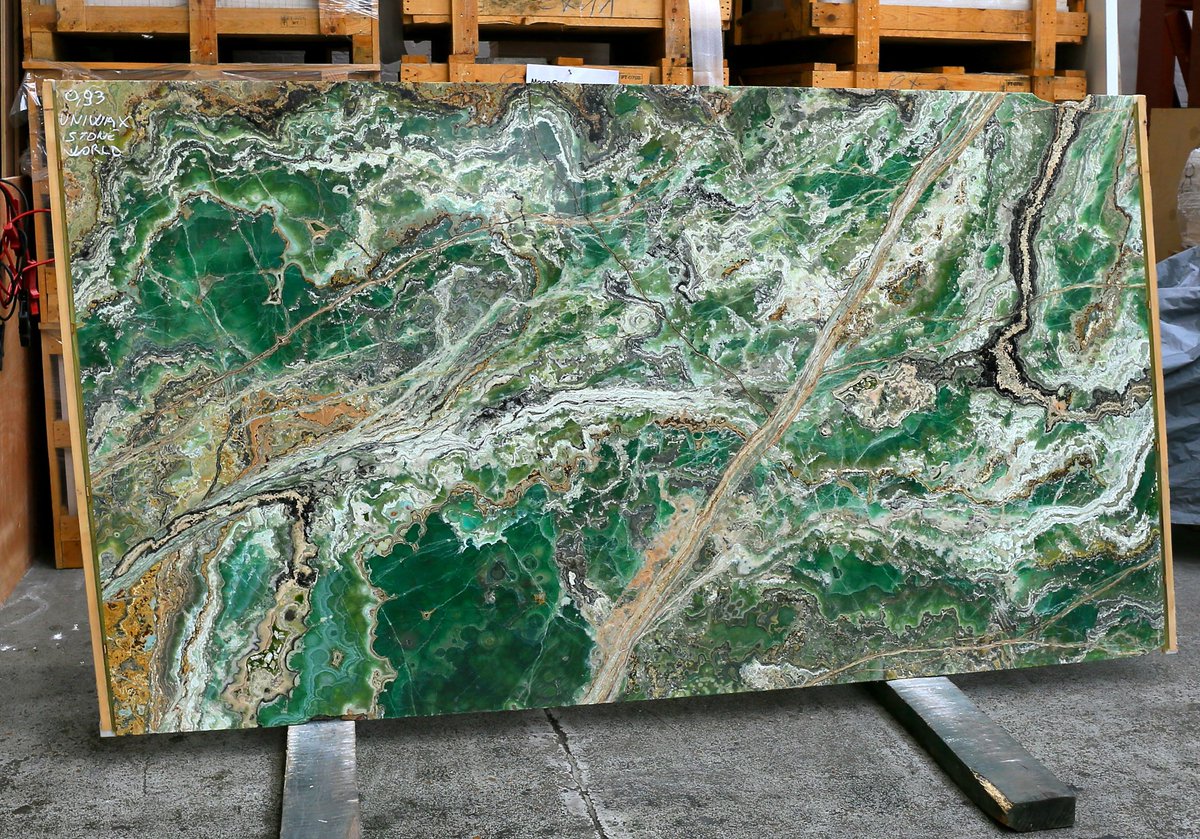 Gorgeous Green Esmeralda Onyx 💚

Make any design more spectacular. 

#onyx #interiordesign #art #love #NaturalBeauty #homedecor #Green #nature