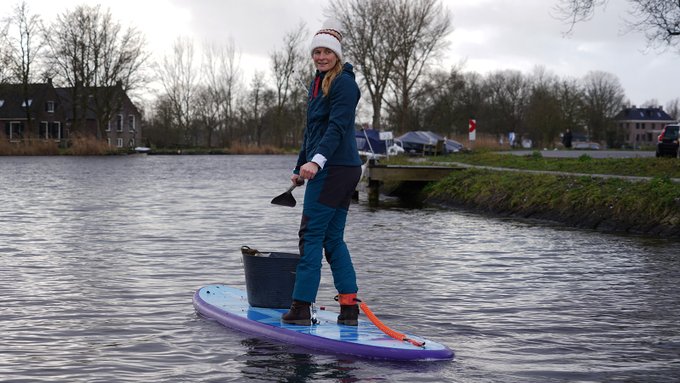 Vandaag reikten we de Blauwe Druppel uit aan @smits_janneke. Janneke heeft een eigen SUP-school. Samen met anderen haalt ze vanaf haar SUP-board rommel uit het water. Dankjewel Janneke! 🌊
Lees haar verhaal hier 👇https://t.co/V7WPfbCzxe
