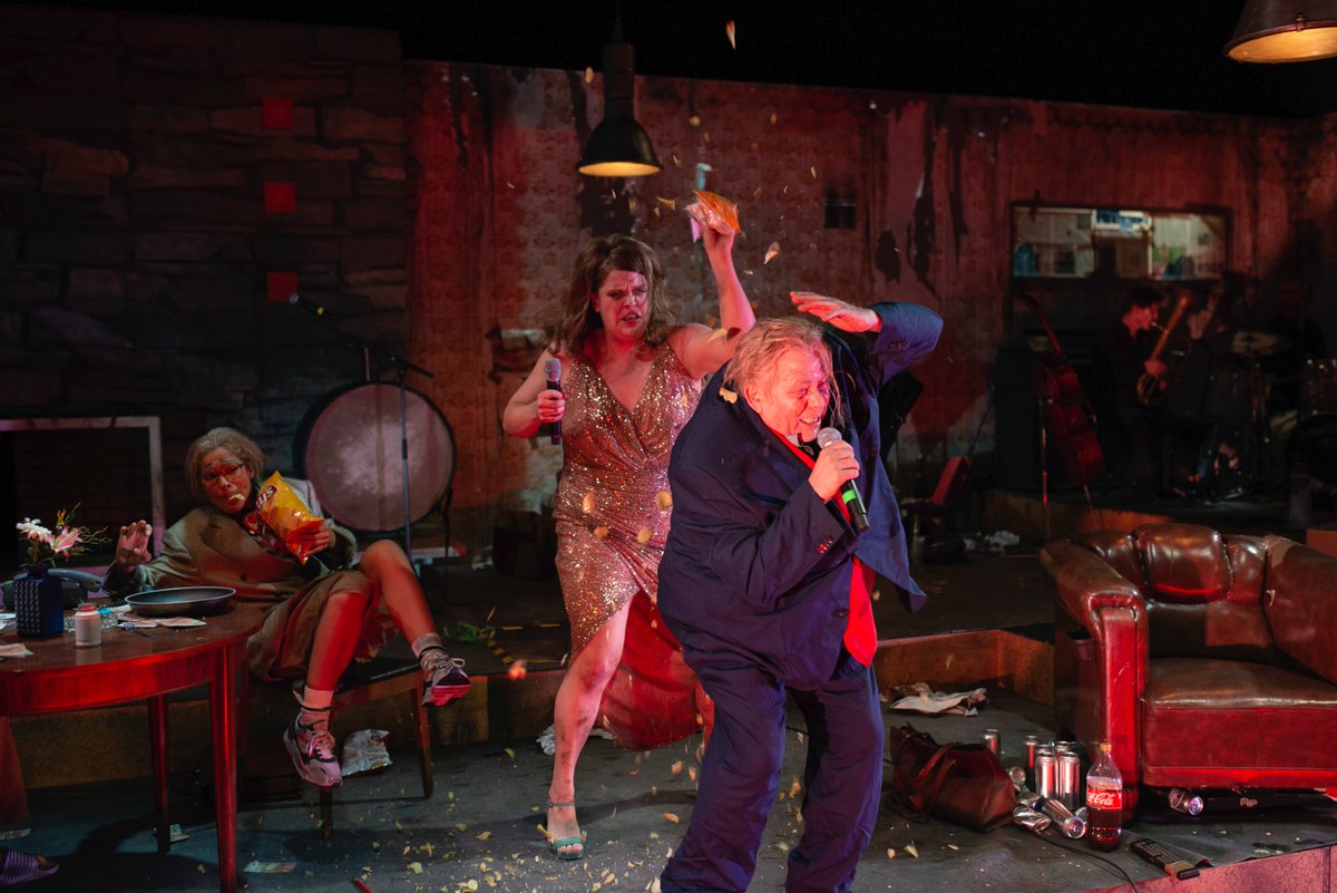 blnensemble's tweet photo. auf in eine neue Theaterwoche am Berliner Ensemble: diese Woche haben wir für euch u.a. im Großen Haus "Glaube und Heimat" und "Penthesilea" auf dem Spielplan sowie im Neuen Haus "Stunde der Hochstapler" und "Ubu Rex". #BEglaube #BEpenthesilea #BEhochstapler #BEubu https://t.co/R5C3tJ3T58