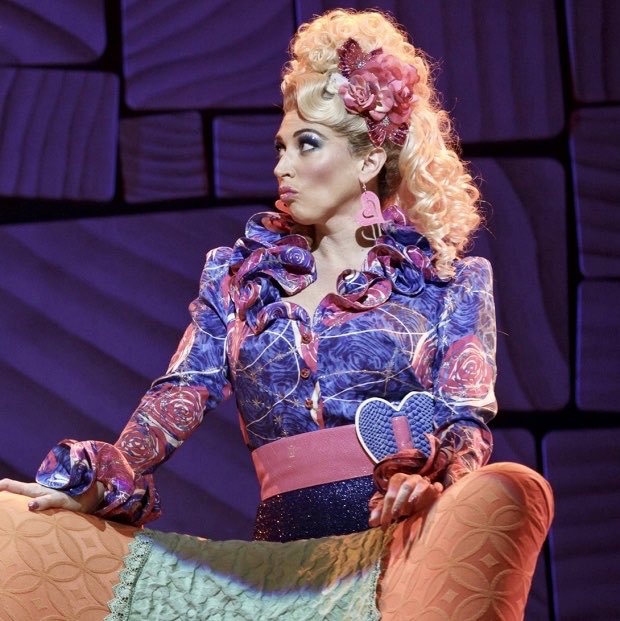ConortheGray's tweet photo. Particularly special to see Broadway icon and fellow @MatildaMusical maggot, the aptly-named @QueenLesli, do her thing. She leaves no doubt as to why she got the @OlivierAwards for doing that thing in the original production of #Zorro.
#looksnotbooks https://t.co/3TRYT7K4s7
