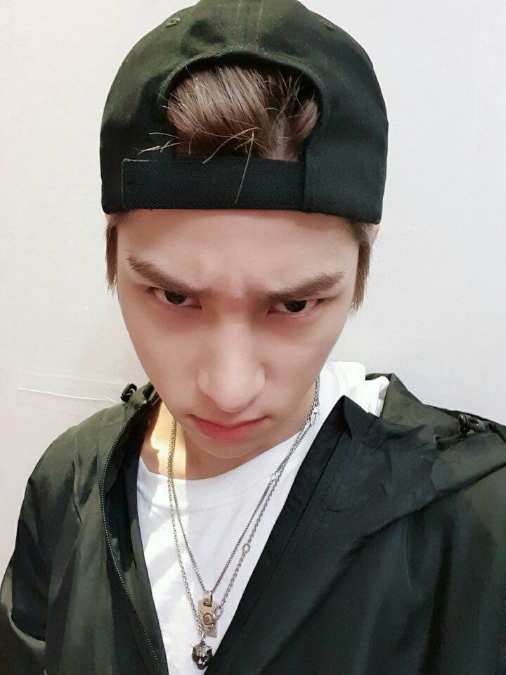 akshabang's tweet photo. good life like what?  
confused about life sometimes I think a thousand times to do everything 

xdxd. https://t.co/rgblIEmV4U