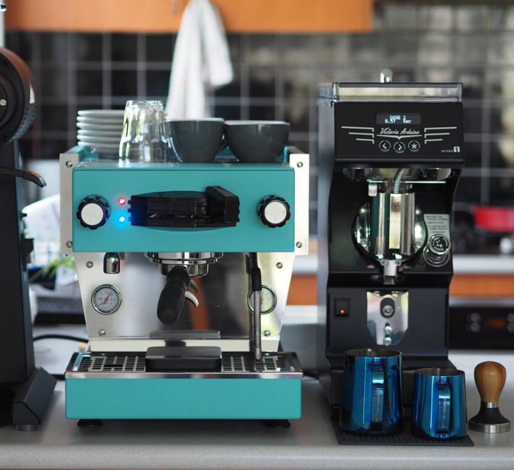 threeonecoffee's tweet photo. Limited space? Thankfully, space is hardly a limitation for #LineaMini. This compact home/office/café setup along with #MythosOne takes performance to the next level!
#ThreeOneCoffee #LaMarzocco #VictoriaArduino #Mythos1 #SpecialtyCoffeeEquipment https://t.co/e7MC7ippPJ