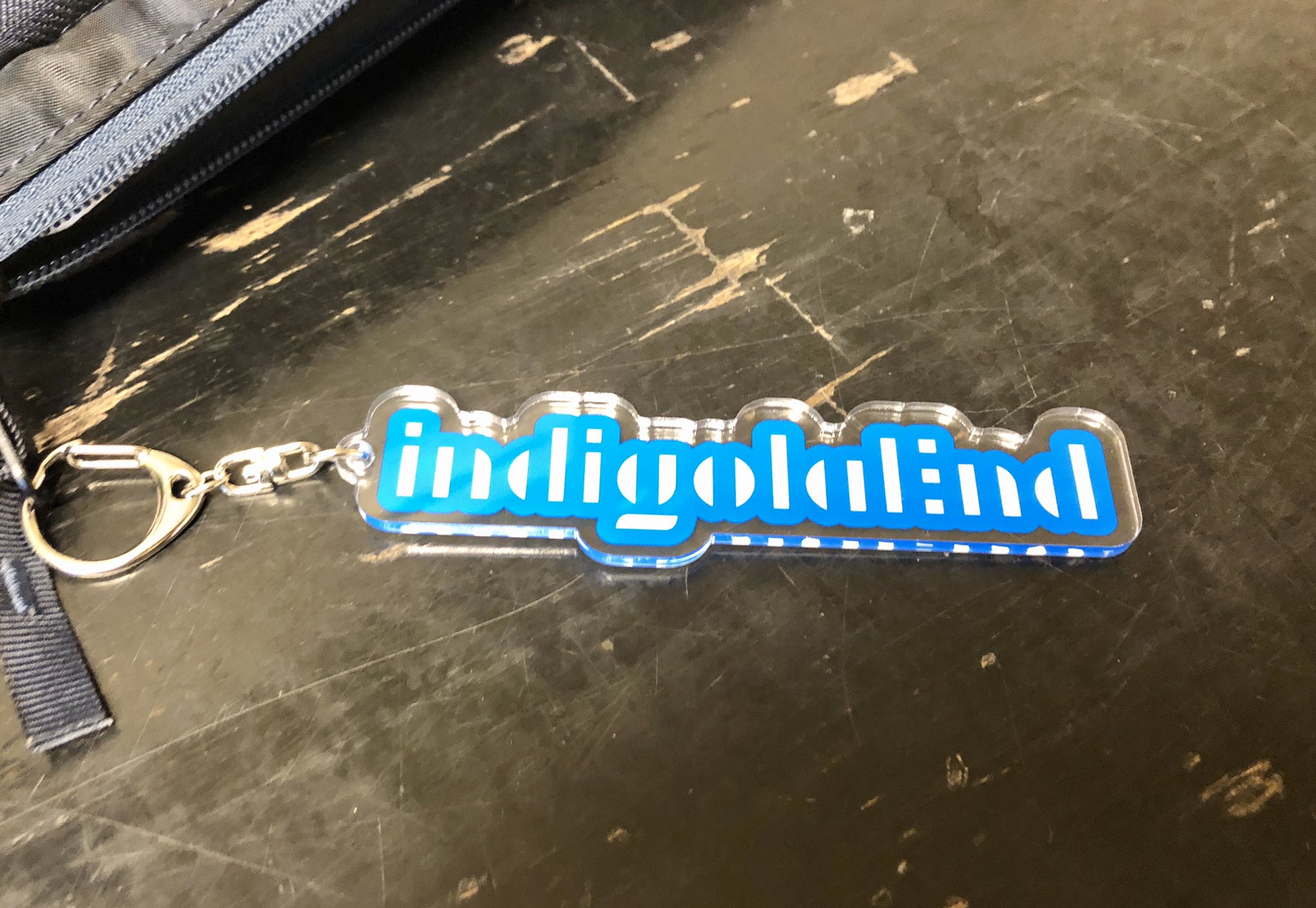 高評価の贈り物 indigo la End ロゴキーホルダー ecousarecycling.com