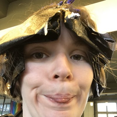 __Bramsister's tweet image. When u have a tin foil hat/old timey judge wig