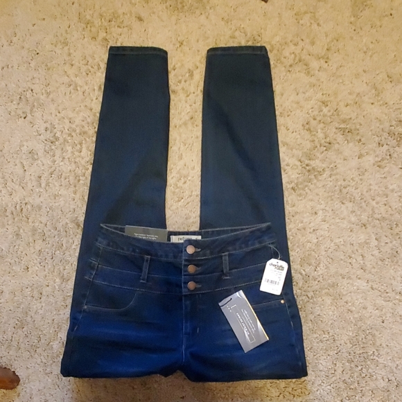 So good I had to share! Check out all the items I'm loving on <a href="/Poshmarkapp/">Poshmark</a> from @CarmenR35615273 <a href="/77suzyc/">susan crites</a> #poshmark #fashion #style #shopmycloset #fulltilt #americanapparel #refuge: posh.mk/VUnUxXvoe4