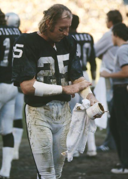 Happy Birthday to Fred Biletnikoff! I hope you around for many more years! 