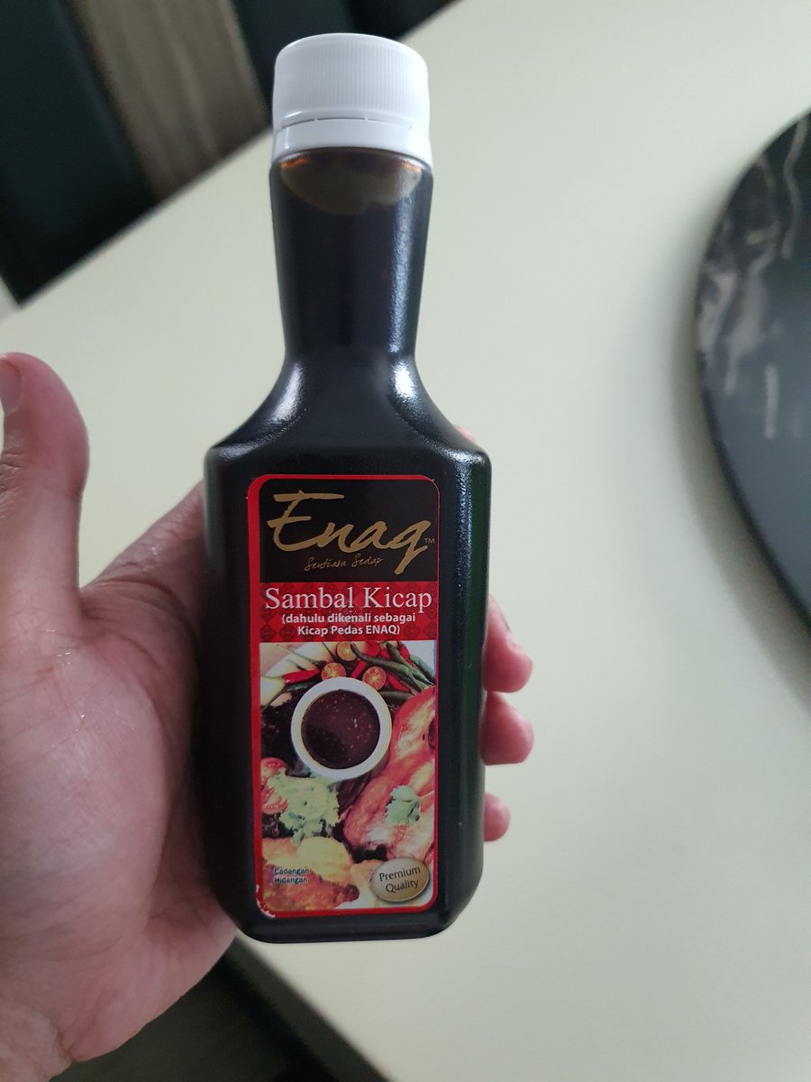 drwaque's tweet image. Sambil-sambil tengok drama hari ni,  cuba makan jemput-jemput ikan bilis cicah benda ni. Pekena kopi O panas tanpa gula. Jika tak minat, cicah keropok, pisang goreng atau keledek goreng dengan benda ni pun sedap.
#sambalkicap