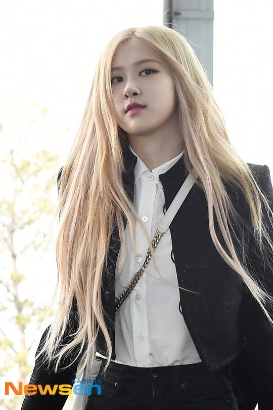 Keitadj Blackpinkロゼ ファッションショーに出席するためフランスパリへ T Co Gr1fxloi3w Twitter Keitadj Blackpinkロゼ ファッションショーに出席するためフランスパリへ T Co Gr1fxloi3w Twitter