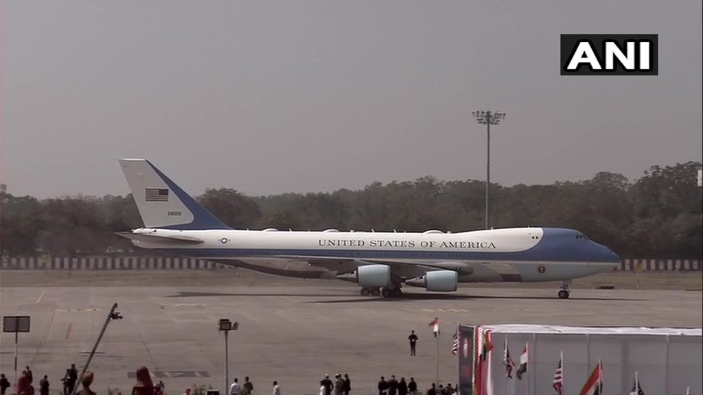 Gujarat: US President Donald Trump and First Lady Melania Trump land in Ahmedabad. In the first leg of their two-day visit to India, they will participate in #NamasteyTrump #TrumpIndiaVisit #TrumpInIndia