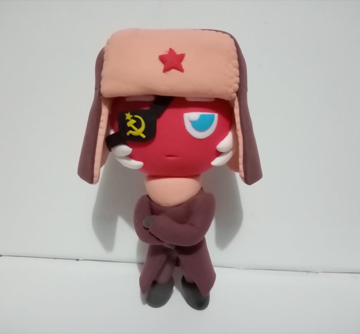 Merimonster31's tweet photo. Yea, los funkos me la pelan.
Ya en serio, no es por presumir pero me gustó como quedó.✨
Me llevó todo el domingo pero lo terminé, lo hice para un turorial de face, ahora tengo que hacer el tutorial ;<;)
(El parche y el gorro son removibles)
#CountryHumans
#countryhumans_urss https://t.co/U6BGuqUyml