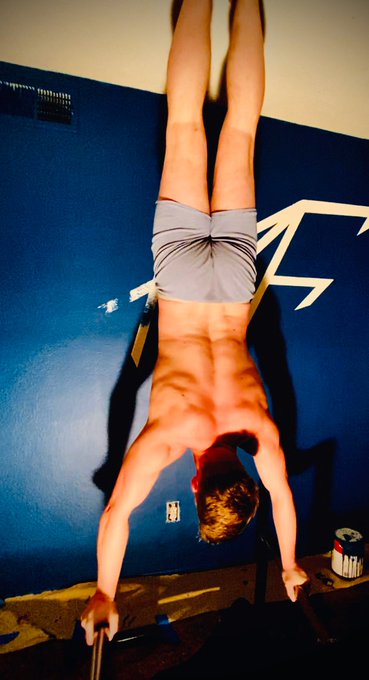 First handstand on these new calisthenic bars in my new Studio Stoked to see what this year has in store<a href="/tag/superfan"class="tags"><span>#superfan</span></a>