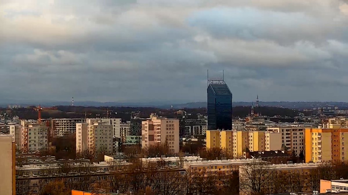 krakow_pl's tweet photo. 🙂Dzień dobry! Kraków już się obudził po wyjątkowo wietrznej nocy. Wita nas dzisiaj przejrzyste powietrze
@MeteoprognozaPL #DzieńDobry #Szkieletor #UnityCenter #Błękitek #Wawel https://t.co/yvzyGq6avg