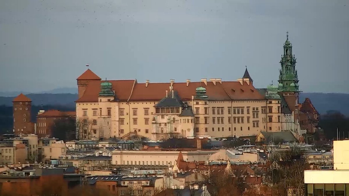 krakow_pl's tweet photo. 🙂Dzień dobry! Kraków już się obudził po wyjątkowo wietrznej nocy. Wita nas dzisiaj przejrzyste powietrze
@MeteoprognozaPL #DzieńDobry #Szkieletor #UnityCenter #Błękitek #Wawel https://t.co/yvzyGq6avg