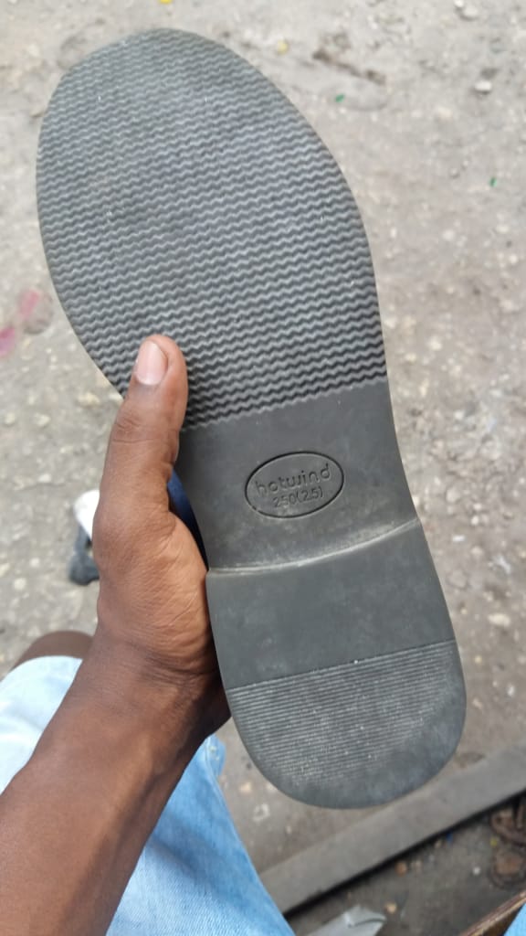 BarakaMaviatu's tweet image. #Mtumba #TemporaryPost 
No.42 price Tsh.35,000
#0718007463