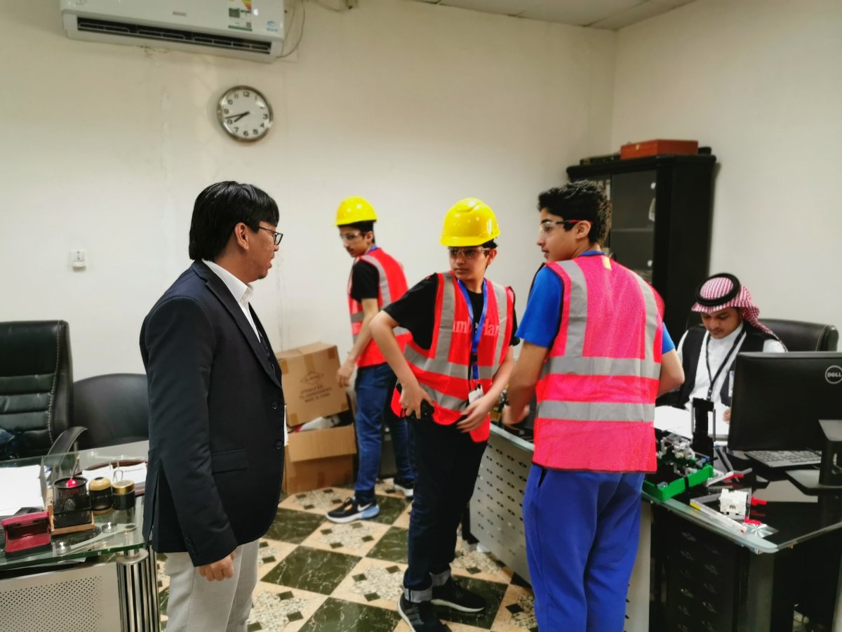 FIRST_1SAUDI's tweet photo. بداية موفقة للفرق في غرف التحكيم
#FLLSAUDI
@moe_gov_sa @allith_edu @TAHAKOOM @firstlegoleague
@BESTEAMSA @minister_moe_sa https://t.co/HhhphEyDIk
