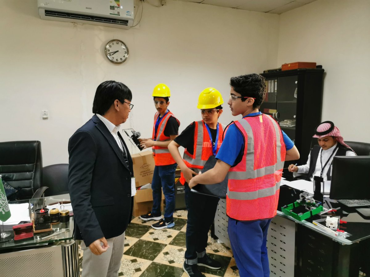 FIRST_1SAUDI's tweet photo. بداية موفقة للفرق في غرف التحكيم
#FLLSAUDI
@moe_gov_sa @allith_edu @TAHAKOOM @firstlegoleague
@BESTEAMSA @minister_moe_sa https://t.co/HhhphEyDIk