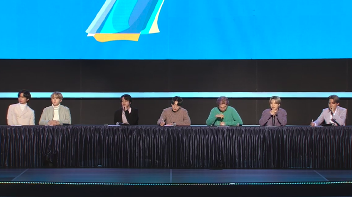 detikhot's tweet photo. BTS telah selesai menggelar konferensi pers 'Map of the Soul: 7'.Hal ini dilakukan setelah penyebaran Virus Corona di Korea Selatan dilaporkan semakin meluas. Yuk, simak selengkapnya: https://t.co/Q3X0a4IHy1
#BTS #JumpaPers https://t.co/LOYzFxxyVM