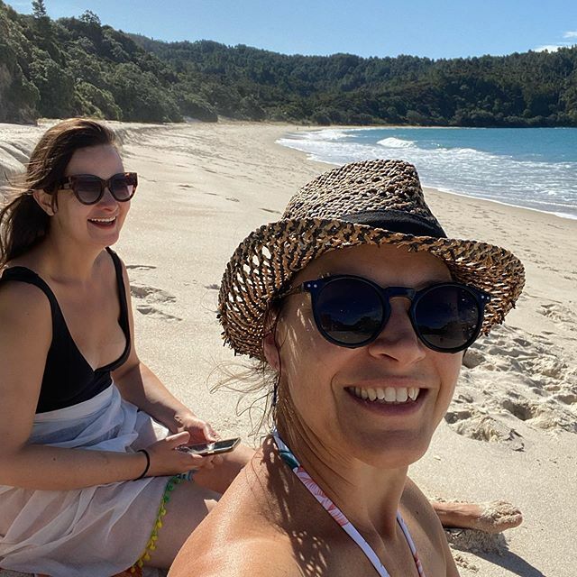 possandruby's tweet photo. Enjoying New Chum with my old chum 😂 This beach was voted one of the top 10 in the world and certainly didn’t disappoint beautiful pristine water and white sand simply stunning 🤩
•
•
•
#possandruby #newzealand #explore #adventures #globalexplorer… https://t.co/OPVdiTGJku https://t.co/qMA1VUXVlh