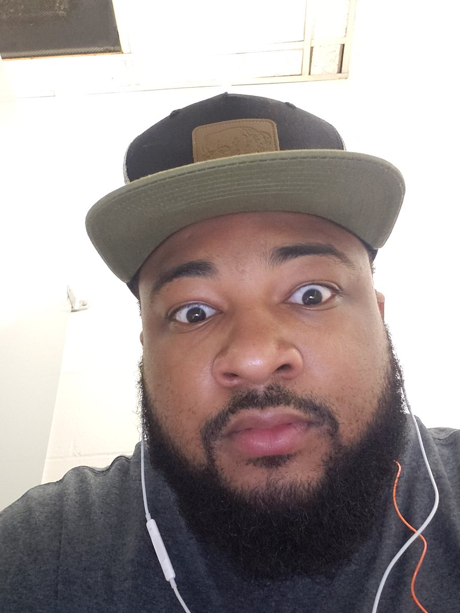 GetJoeCash's tweet image. Wen u thought u was the only one in the restroom an u lettin em rip.. then sumbody say damn homie...😭😭😭