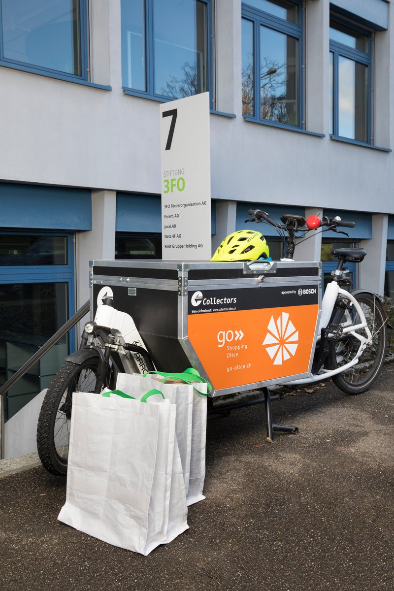 Olten - lokales Netzwerk gestärkt🤝
<a href="/Jura_LAB/">JuraLAB</a> finanziert neue Gilets und Jacken sämtlicher FahrerInnen vom Umwelt-Sozial-Projekt Collectors in den nächsten 2 Jahren.
Zusammenarbeiten für flexible Lösungen in Mobilität und Arbeitsorganisation. Zum Bericht: bit.ly/2Td7r8L