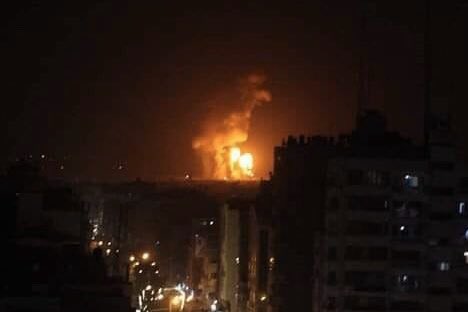 rubio_chef's tweet photo. Oltre al terrorismo psicologico #COVID19 con cui c’avete ormai infettati , potete parlare anche dei terroristi israeliani che anche stanotte hanno bombardato #Gaza? @SkyTG24 @MediasetTgcom24 @TgLa7 @tg2rai @Tg1Raiofficial @RaiNews @TgLa7... niente non ce la fate proprio #TgVirus https://t.co/LzeHIC0V9p