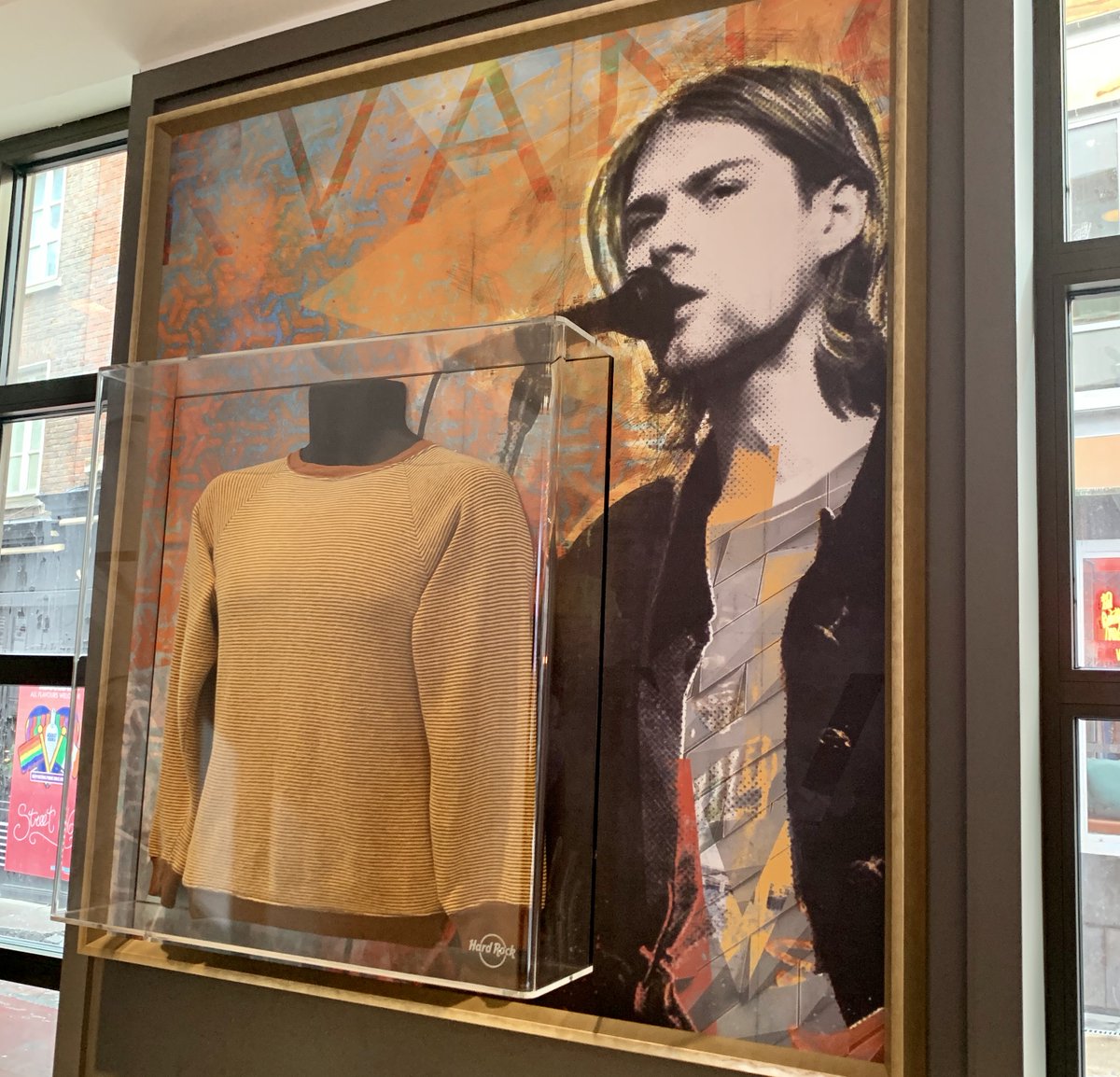 poloconghaile's tweet image. First look: Inside Dublin's new Hard Rock Hotel, from a Rock Star Suite to Kurt Cobain's sweater... 
independent.ie/life/travel/tr… #HardRockHotels @Indo_Travel_