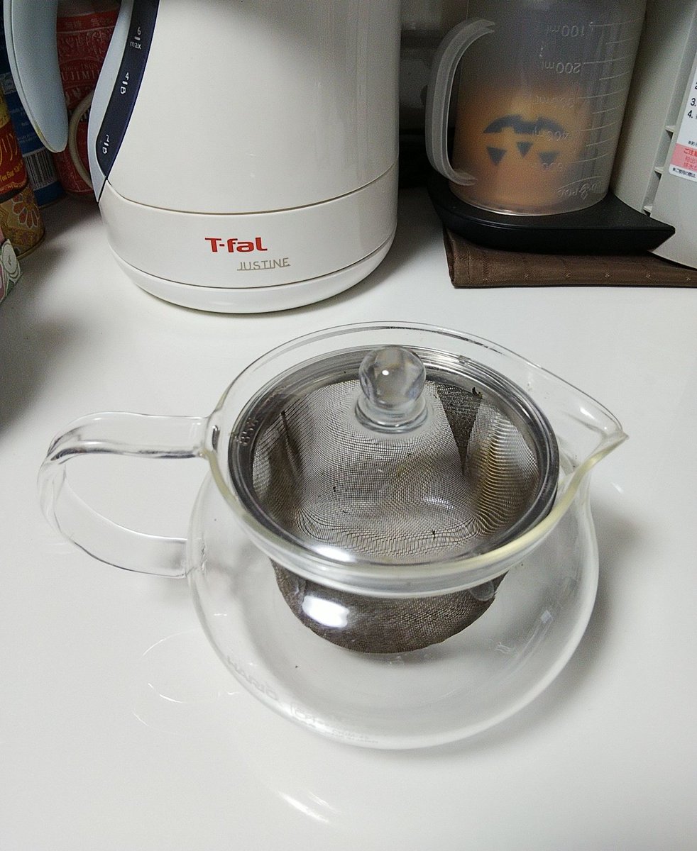 砂翼 サラ على تويتر もっともっとユニバーサルデザインが増えると良いよねぇ おしゃれ急須だから買ったんじゃなくて注ぎ口が真ん中 普通の急須だとバックハンド 笑 お鍋やミルクパンは両側に注ぎ口