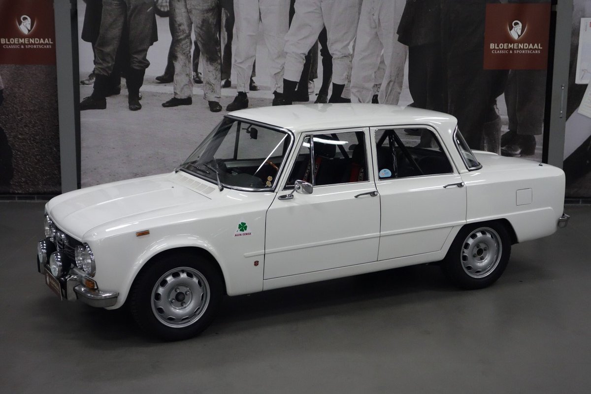 Eine Alfa Romeo Giulia kommt aus Holland

Im Juni 1962 wurde die Alfa Giulia in Monza vorgestellt. Über  Jahre hinweg wurde sie zum Liebling der wahren Auto-Fans, speziell bei den Motorsport-Treibenden.

#ennstalclassic #alfagiulia #vintagecars #autofahrenimletztenparadies