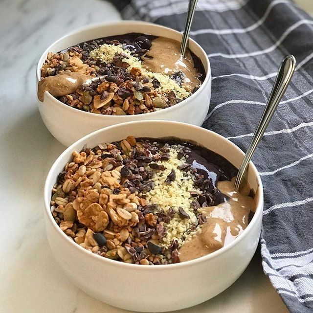 Un petit déjeuner plein de vitalité avec l’açaï bowl de <a href="/almudenas/">almudenas</a>.healthychoices 
Sa recette : - 2 bananes mûres congelées
- Entre 1 tasse de fruits rouges congelés
- 2.5 c. à café de poudre d'açaï
- 2 c. à café de poudre de spiruline
- Un peu de lait a… ift.tt/2TbPB5U