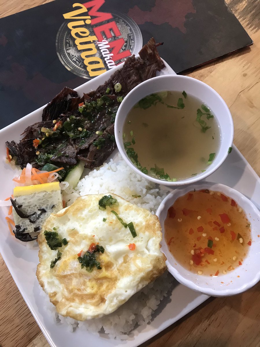 Pho Viet @ Pasir PanjangHaritu aku try Nasi Daging dia sedap  Daging dia nipis aku suka. Kat sini pun banyak lagi menu makanan Vietnam korang boleh try  #TernakLemakBersamaSaroh