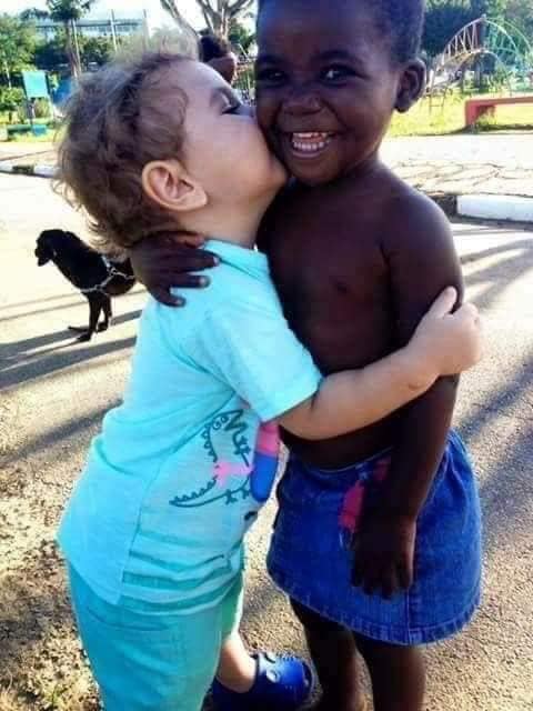 BiancavanWyk16's tweet image. Little children will play with anyone💕until their parents tell them not to💔.