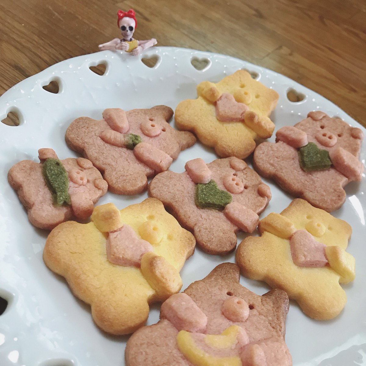 honee_bones's tweet photo. 巨大クッキー焼きました🍪

#ポーズスケルトン
#poseskeleton
#ブタ
#クマ
#ウサギ https://t.co/xWTBbHnxh8