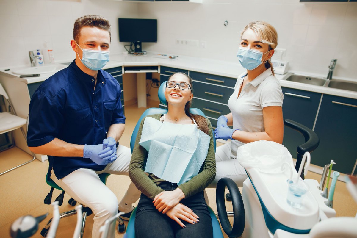 With CALCiViS , your patients check up can be completed with them not on them.

We all make decisions based on feelings. Positive behaviours are more likely to be repeated.

Let your patients experiences with you lead to
better patient engagement.