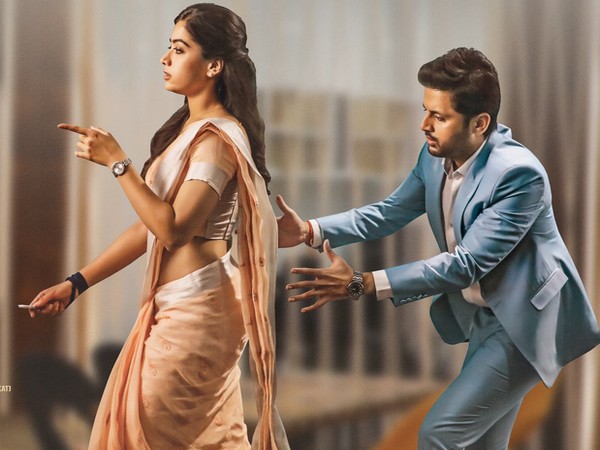 WebduniaTelugu's tweet photo. #AlluArjun ''భీష్మ'' అల్లు అర్జున్ ఫిదా.. నితిన్ అండ్ కోను అభినందించిన స్టార్ #Bheeshma #DoubleCongrats #nithiin #Marriage #Rashmikamandanna https://t.co/qWw7KXoMp9 https://t.co/TfBj0cg6Kv