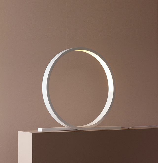 Light's up for Monday: The Loop Lamp.⁠
.⁠
.⁠
#himmee #finnishdesign #looplamp #designlamp ⁠
#basicforms #ledlamp ift.tt/2TdkFSX