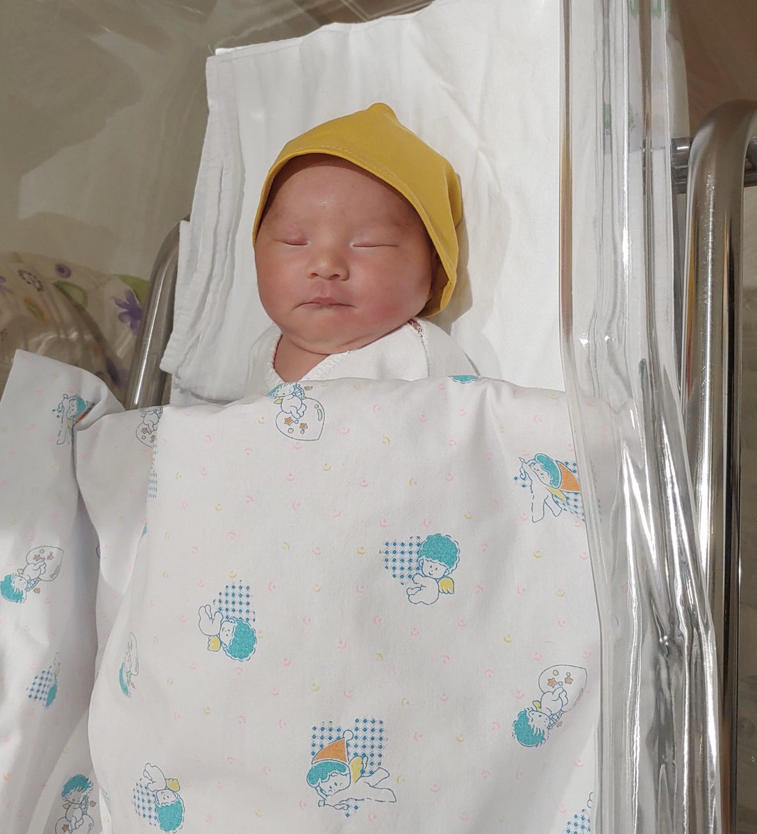 임현수 배우님~
둘째 임다민양 입니다.
2.8kg 어여쁜 천사네요~~^^

#임현수
#외쳐조선
#스웨이그에이지
#임홍국
#홍대아트센터
#앵콜공연
#천사